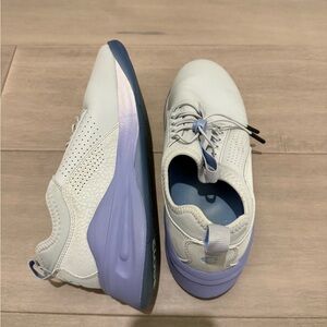 Cloves waterproof shoes for healthcare workers